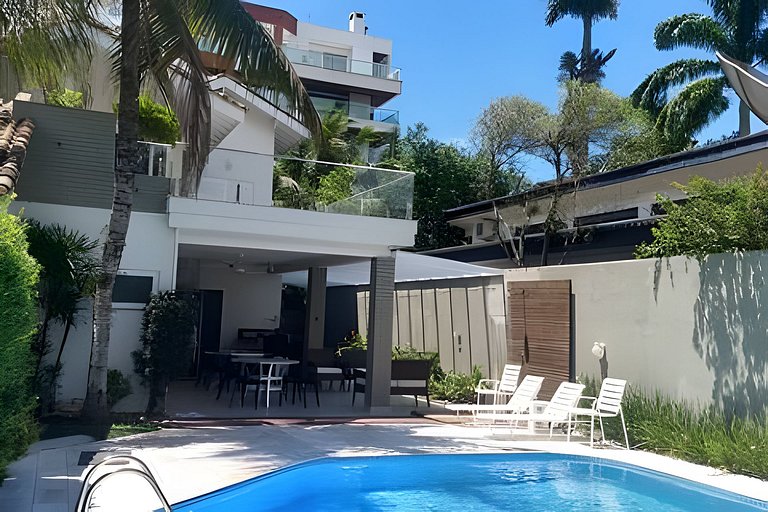 Casa de Alto Padrão | 6 Quartos @aluguel.riviera