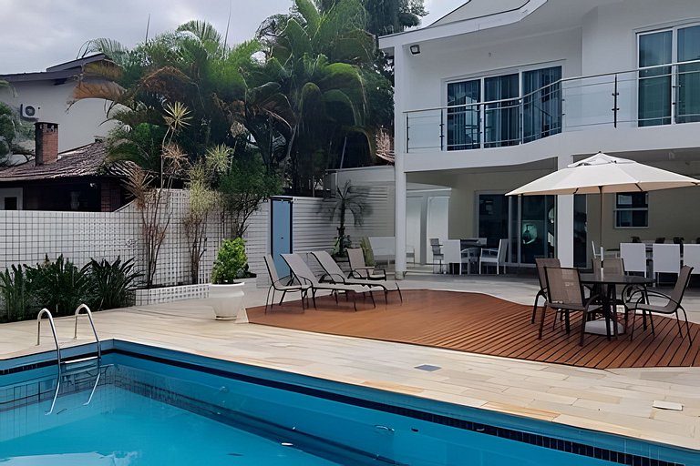 Tranquila e Espaçosa Casa na Riviera | 4 Suítes