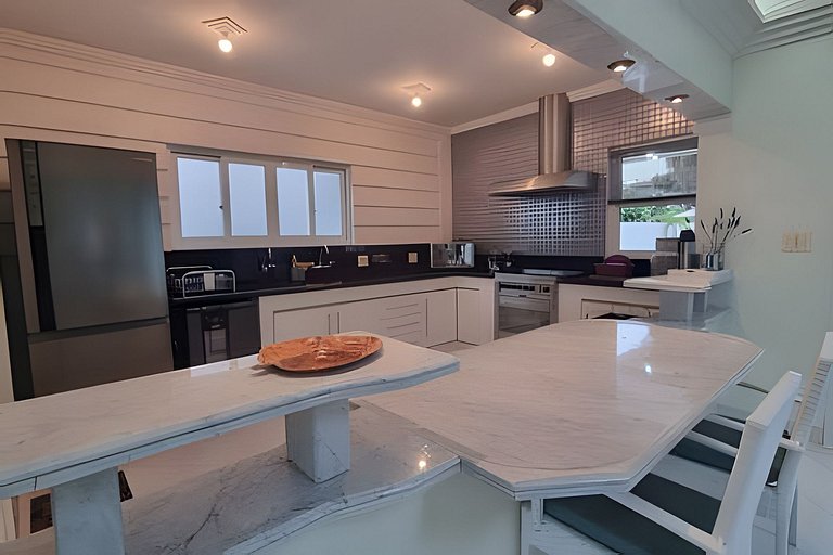 Tranquila e Espaçosa Casa na Riviera | 4 Suítes