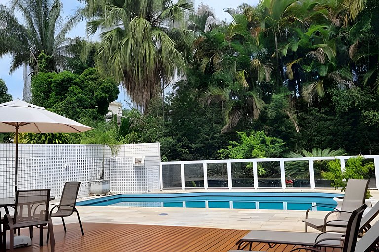 Tranquila e Espaçosa Casa na Riviera | 4 Suítes