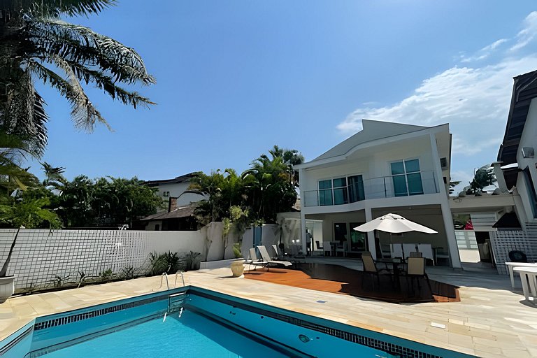 Tranquila e Espaçosa Casa na Riviera | 4 Suítes