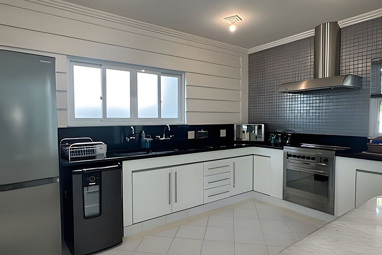 Tranquila e Espaçosa Casa na Riviera | 4 Suítes