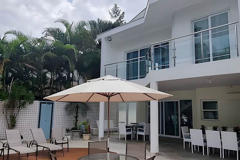 Tranquila e Espaçosa Casa na Riviera | 4 Suítes