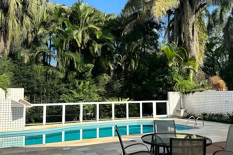 Tranquila e Espaçosa Casa na Riviera | 4 Suítes