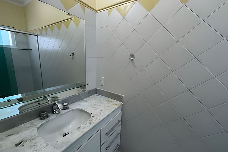 Tranquila e Espaçosa Casa na Riviera | 4 Suítes