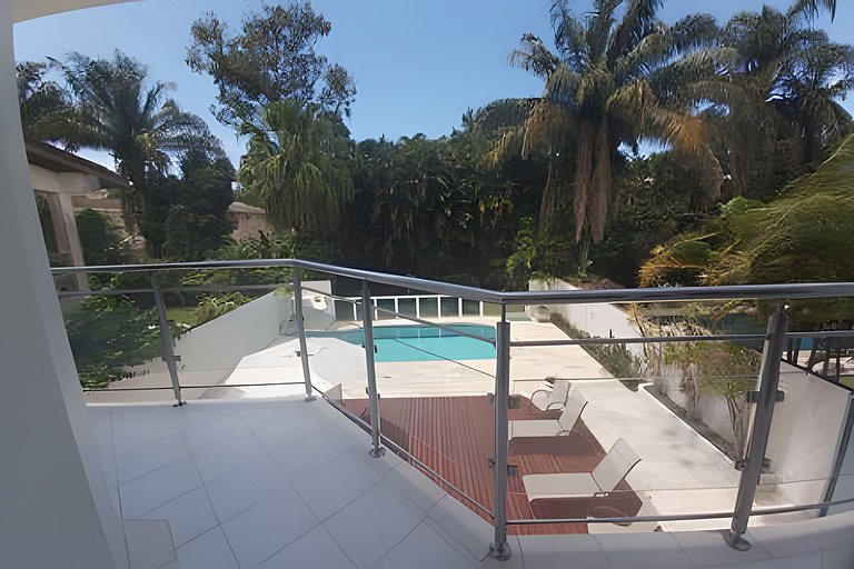 Tranquila e Espaçosa Casa na Riviera | 4 Suítes