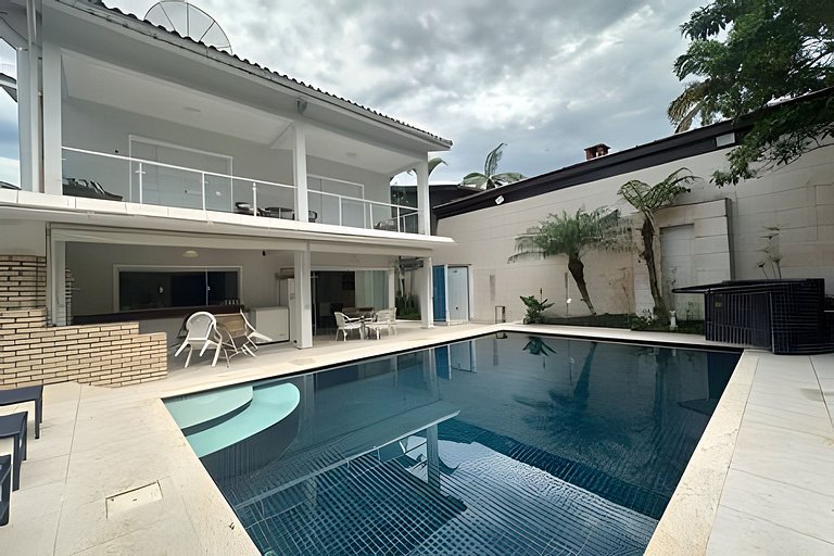 Ampla Casa - 5 Suítes na Riviera