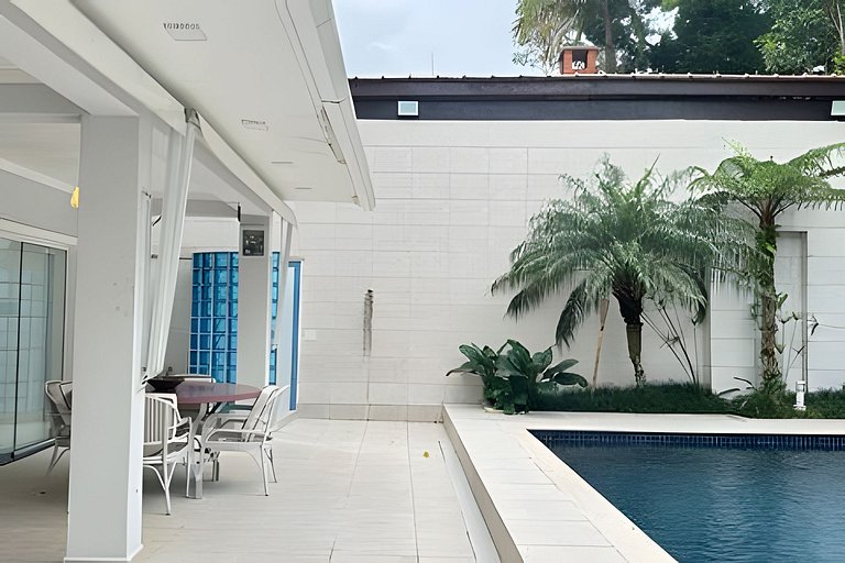Ampla Casa - 5 Suítes na Riviera