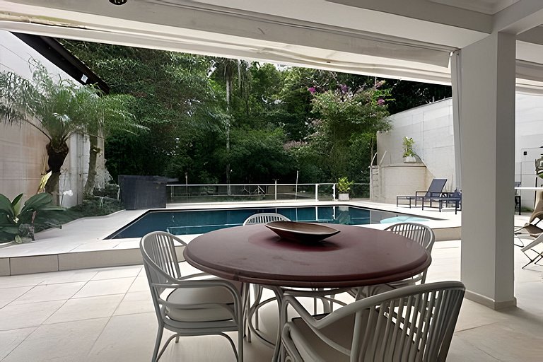 Ampla Casa - 5 Suítes na Riviera