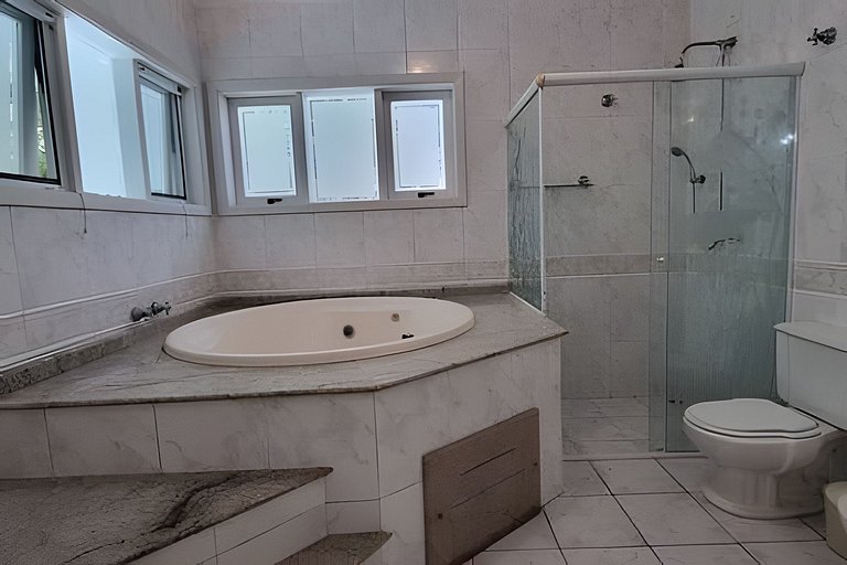 Piscina Aquecida - Casa  de 5 Suítes na Riviera