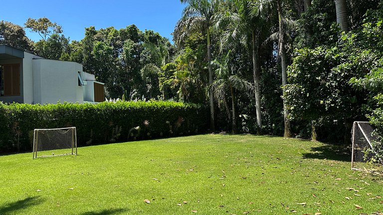 Belíssima Casa de 5 Suítes com Campo de Futebol | Módulo 20