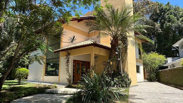 Belíssima Casa de 5 Suítes com Campo de Futebol | Módulo 20