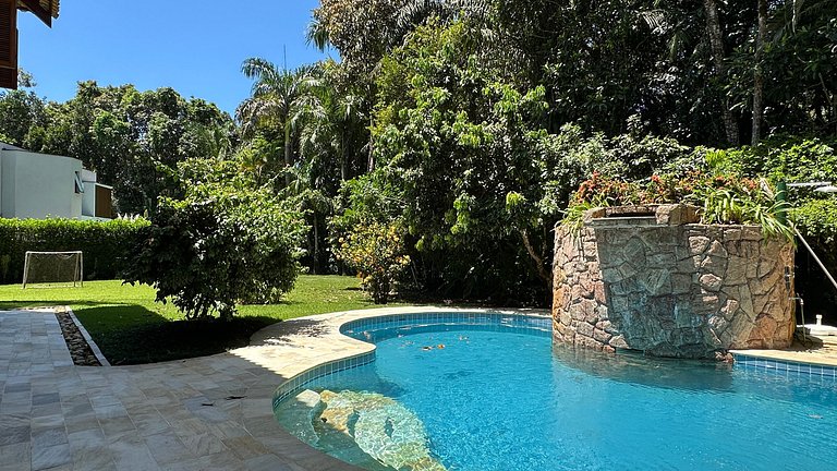 Belíssima Casa de 5 Suítes com Campo de Futebol | Módulo 20