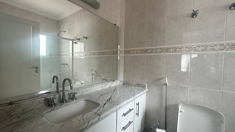 Alto Padrão na Riviera | 7 Quartos | Mód 19