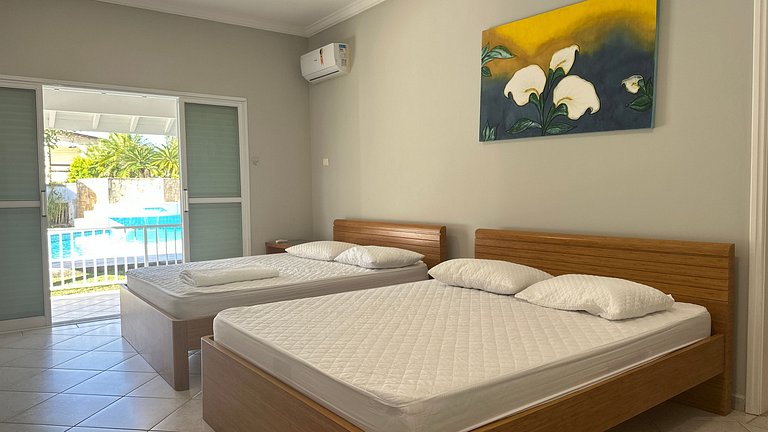 Magnífica Mansão | 10 Suítes | Próxima à Praia