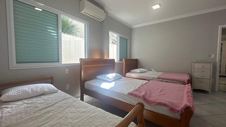 Magnífica Mansão | 10 Suítes | Próxima à Praia