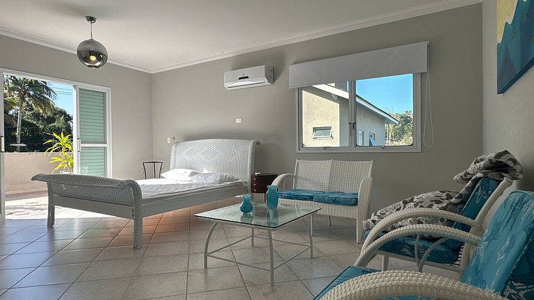 Magnífica Mansão | 10 Suítes | Próxima à Praia