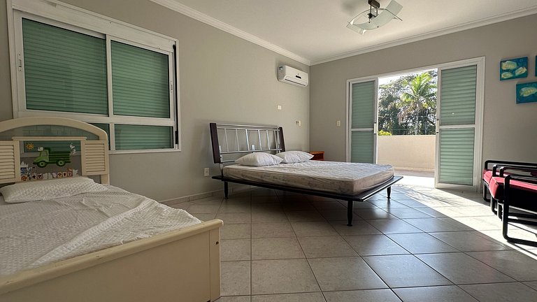 Magnífica Mansão | 10 Suítes | Próxima à Praia