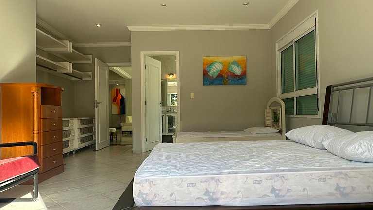 Magnífica Mansão | 10 Suítes | Próxima à Praia