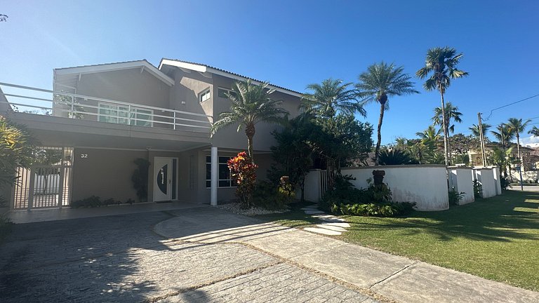 Magnífica Mansão | 10 Suítes | Próxima à Praia