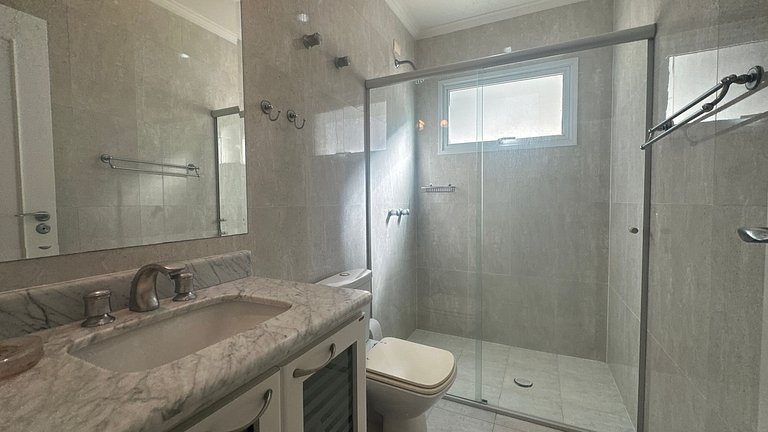 Magnífica Mansão | 10 Suítes | Próxima à Praia