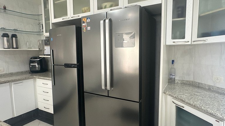 Magnífica Mansão | 10 Suítes | Próxima à Praia