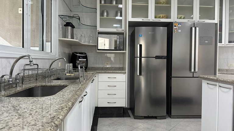 Magnífica Mansão | 10 Suítes | Próxima à Praia