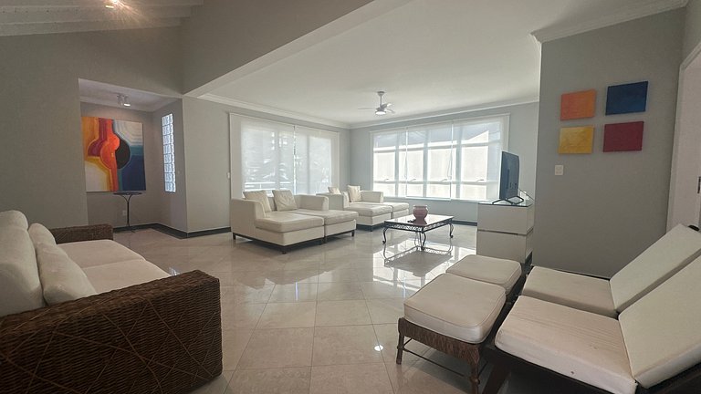Magnífica Mansão | 10 Suítes | Próxima à Praia