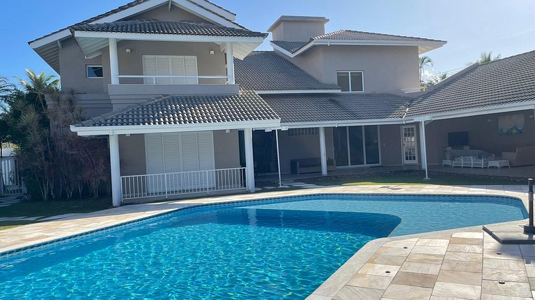 Magnífica Mansão | 10 Suítes | Próxima à Praia