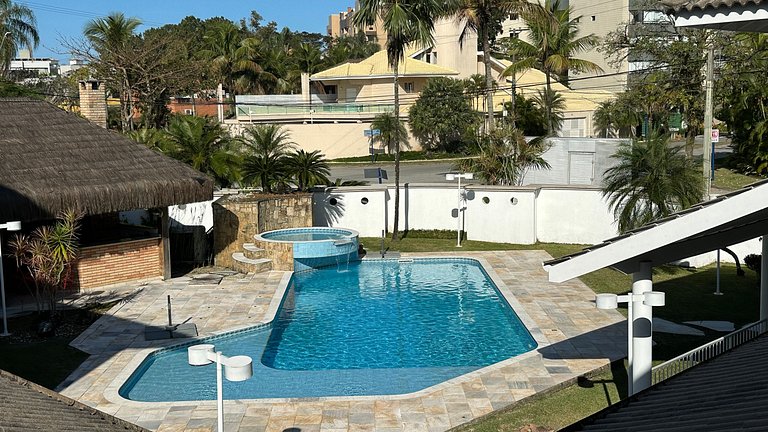 Magnífica Mansão | 10 Suítes | Próxima à Praia