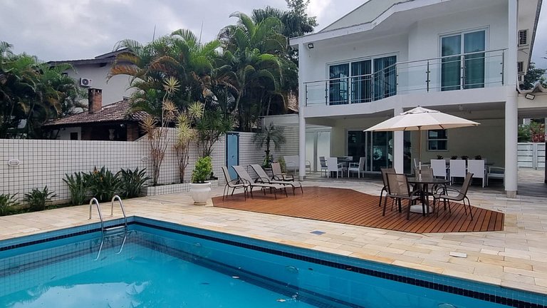 Tranquila e Espaçosa Casa na Riviera | 4 Suítes
