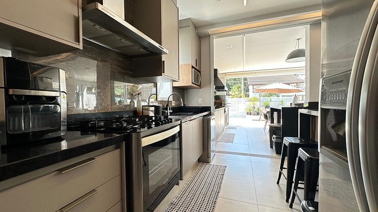 Linda e Moderna Casa Riviera | 5 Suítes| Mód 26