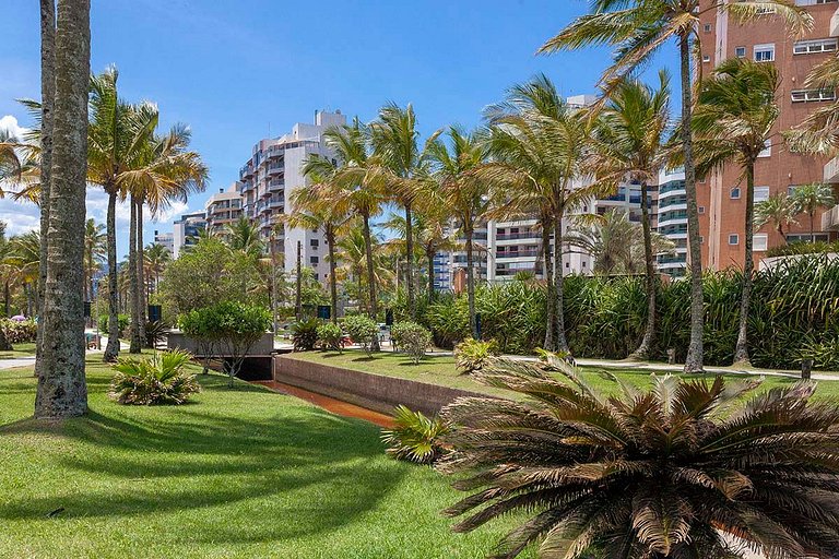 Casa de Alto Padrão | 6 Quartos | Próxima à Praia